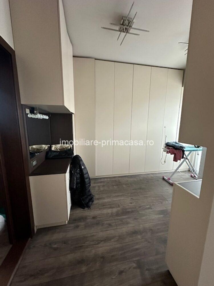 PENTHOUSE zona CENTRU VECHI mobilat si utilat complet! - imagine 33