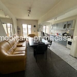 TRAIAN (ZONA URSUS) 4camere decomandat etaj4 cu acoperis !