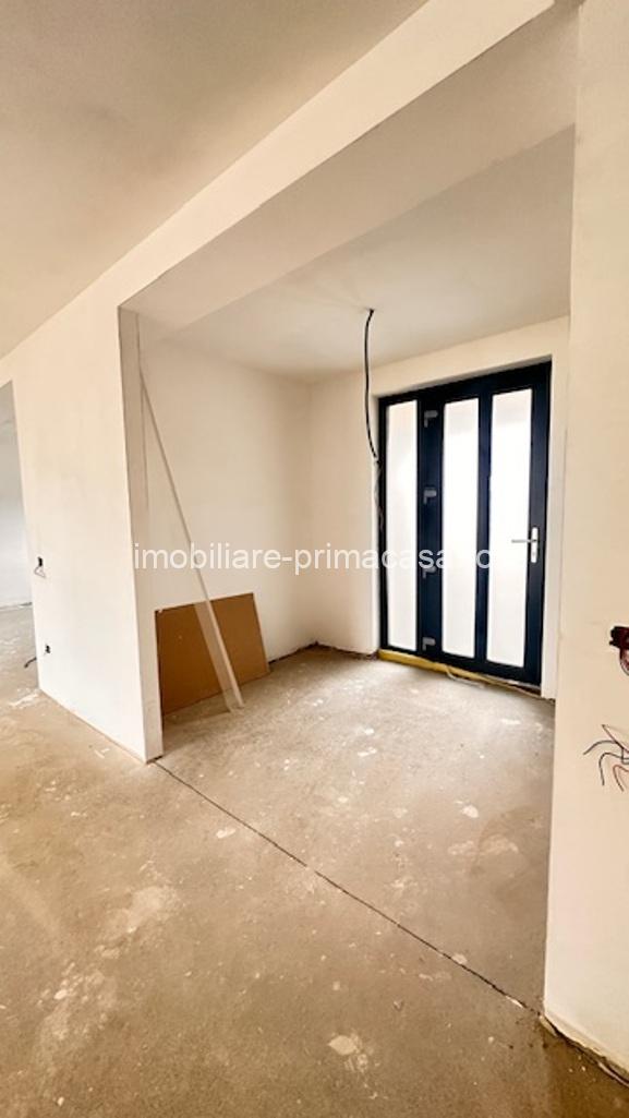 APA SARATA casa deosebita 300mp cu 2 garaje si 8ari teren+ TVA! - imagine 13