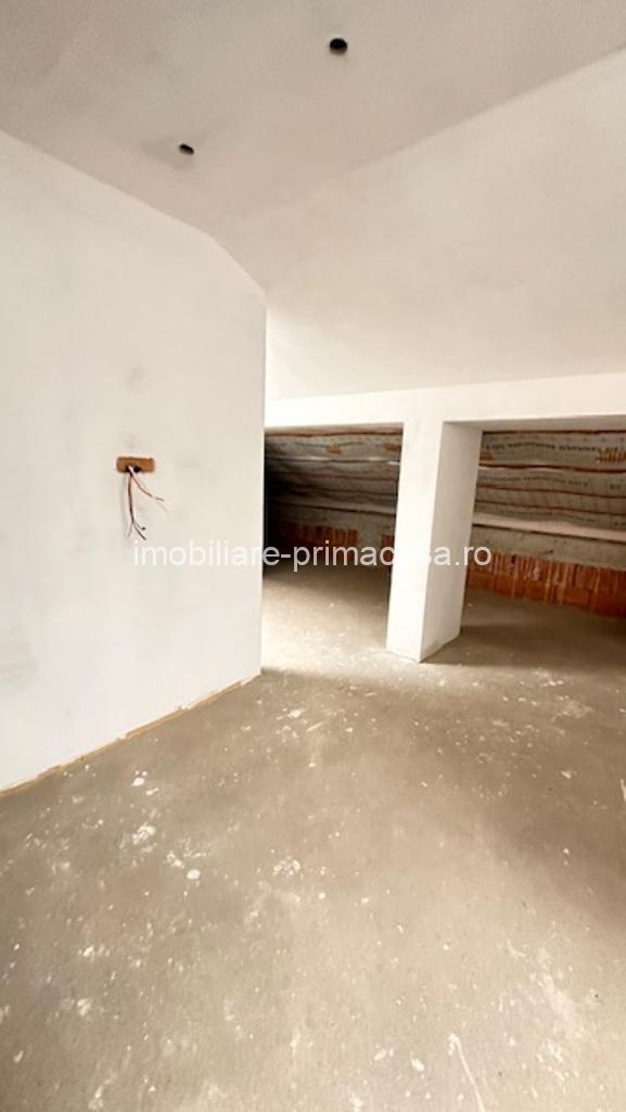 APA SARATA casa deosebita 300mp cu 2 garaje si 8ari teren+ TVA! - imagine 15