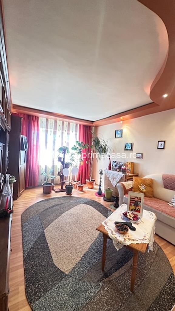 ZONA REPUBLICII (Sf.IOAN) 3camere etaj 4- acoperis,finisat si mobilat!