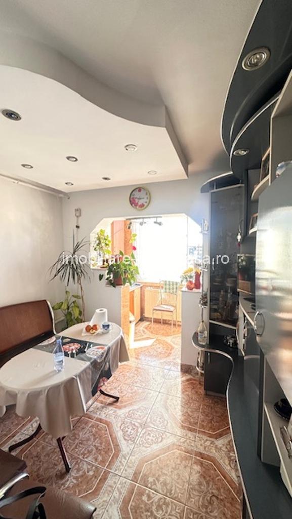 ZONA REPUBLICII (Sf.IOAN) 3camere etaj 4- acoperis,finisat si mobilat! - imagine 11