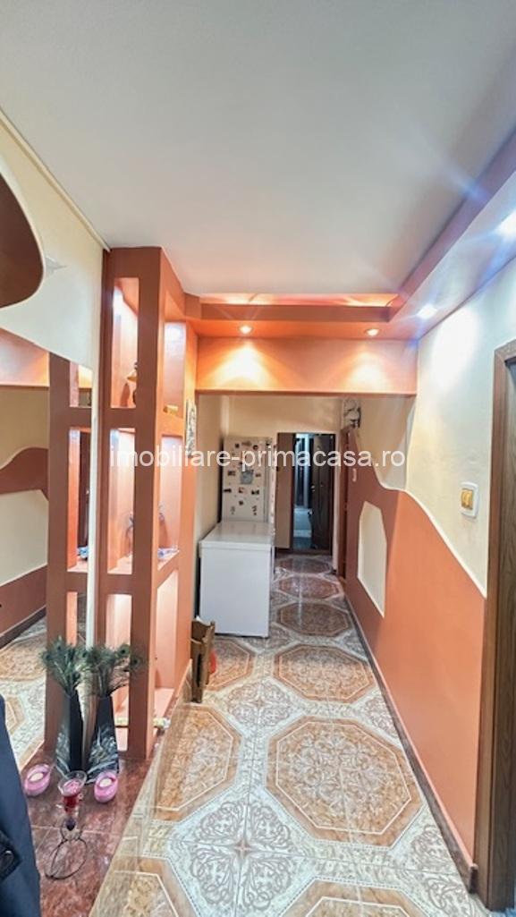 ZONA REPUBLICII (Sf.IOAN) 3camere etaj 4- acoperis,finisat si mobilat! - imagine 8