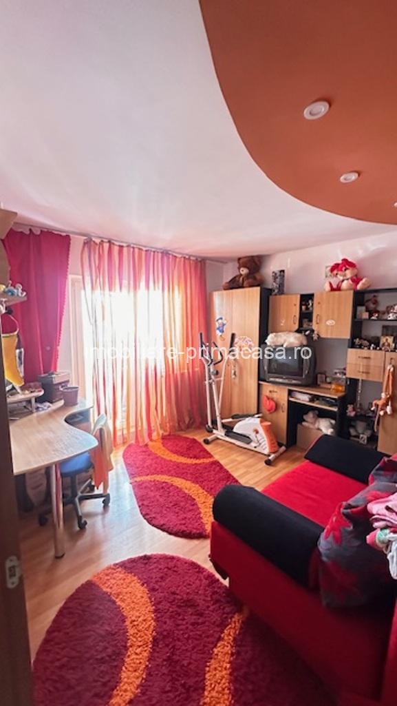 ZONA REPUBLICII (Sf.IOAN) 3camere etaj 4- acoperis,finisat si mobilat! - imagine 4