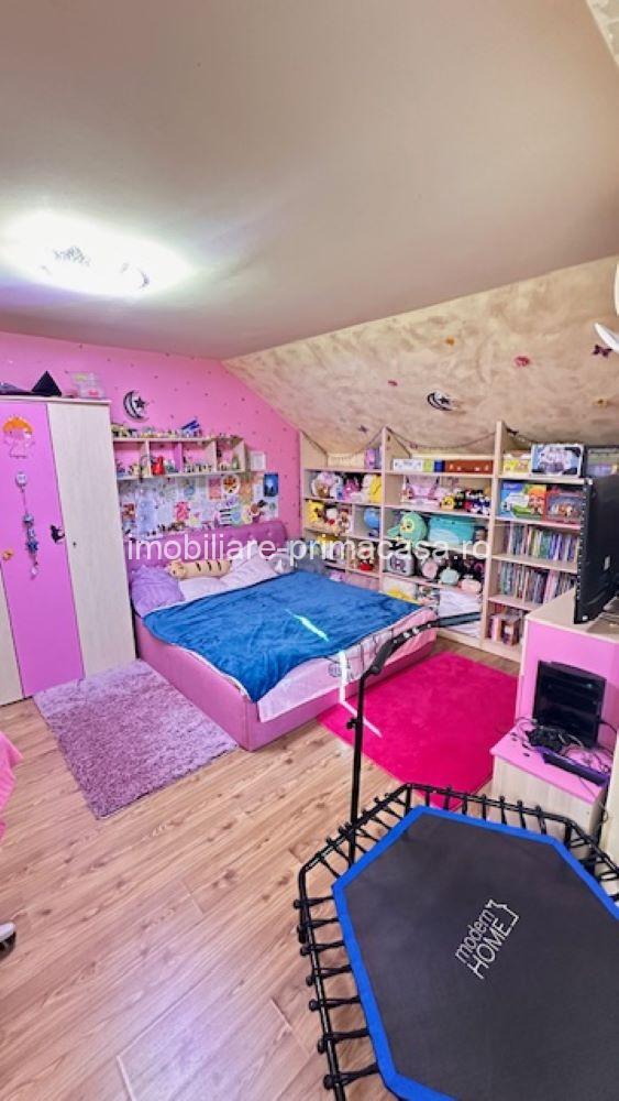 ZONA STO -Parte Duplex D+P+M , aprox. 200mp cu teren 205mp! - imagine 7