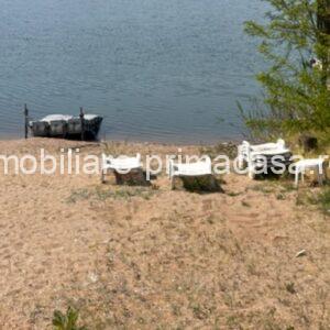 APA (LAC) teren 13 ari la drum cu iesire in lac ,plaja!