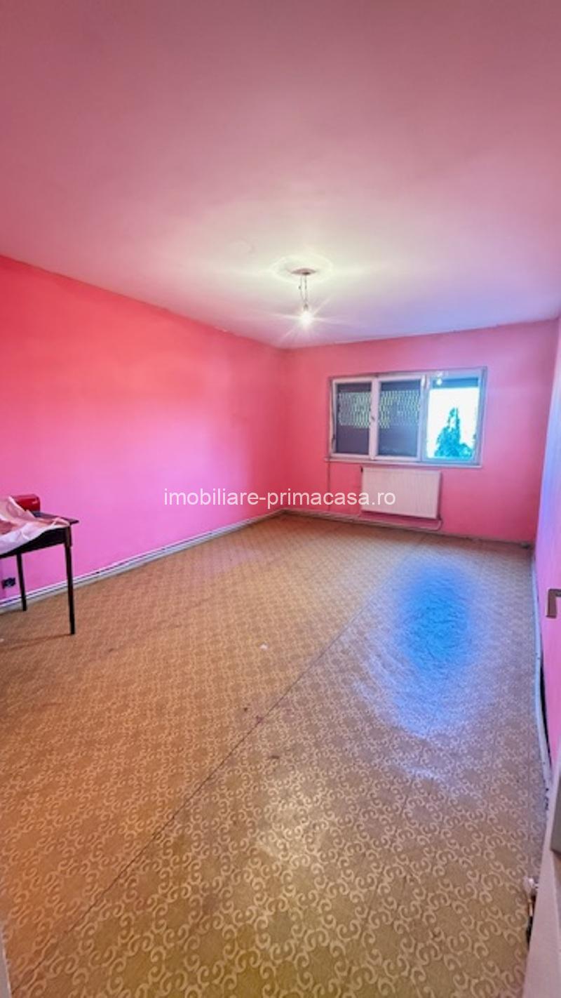 REPUBLICII zona CATEDRALEI 2camere decomandate, etaj4-acoperis! - imagine 10