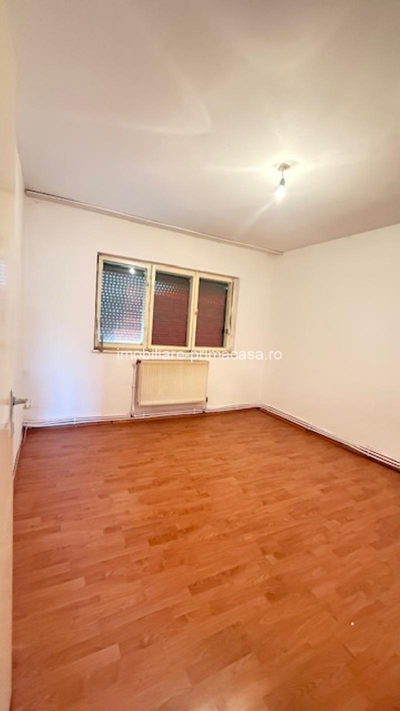 REPUBLICII zona CATEDRALEI 2camere decomandate, etaj4-acoperis! - imagine 8