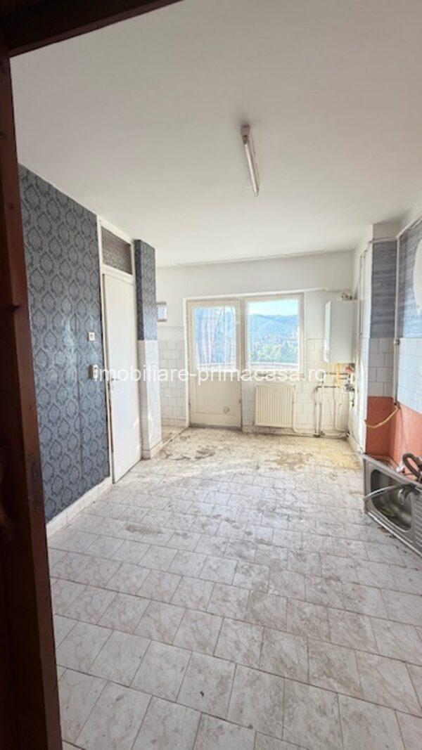 REPUBLICII zona CATEDRALEI 2camere decomandate, etaj4-acoperis! - imagine 4