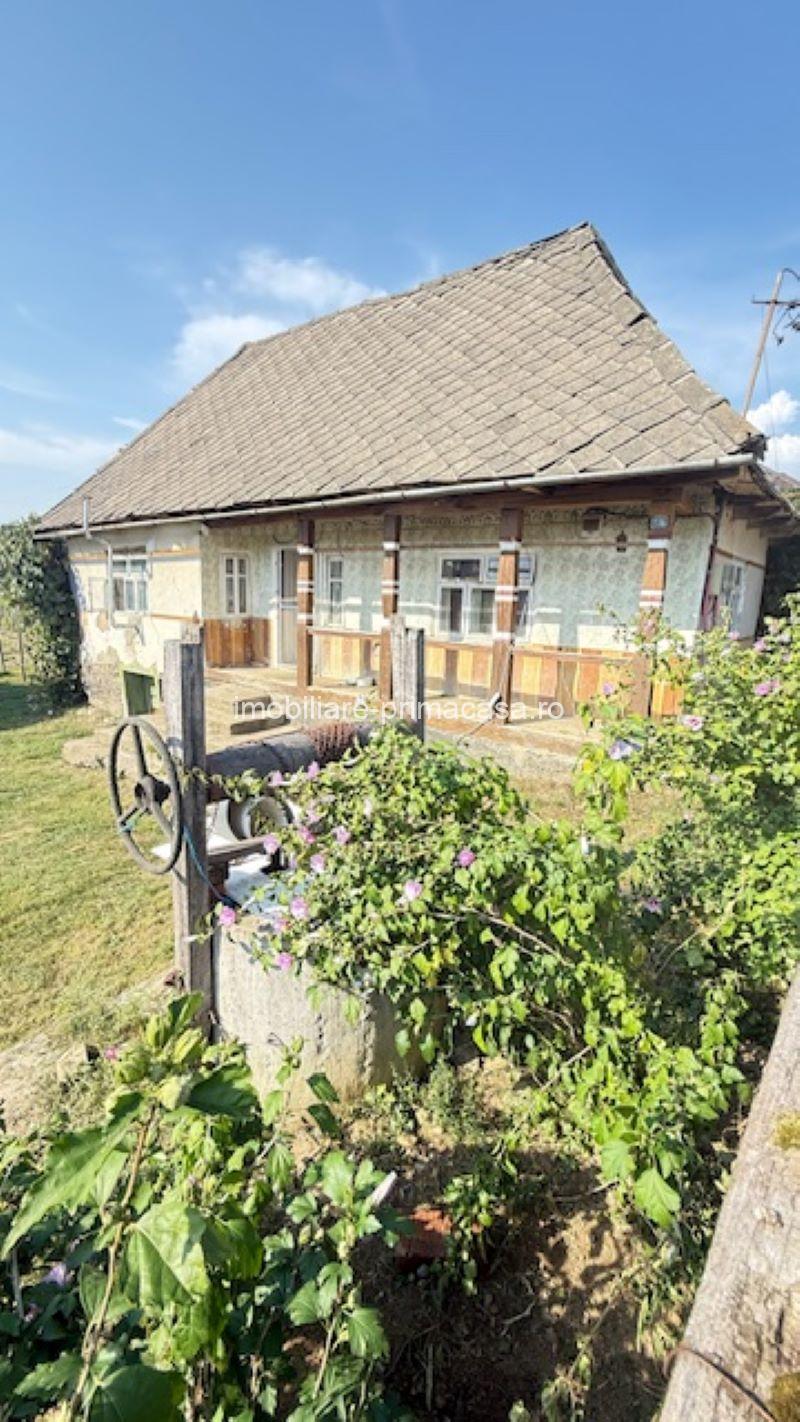 OCOLIS casa batraneasca cu sura si 14 ari teren!