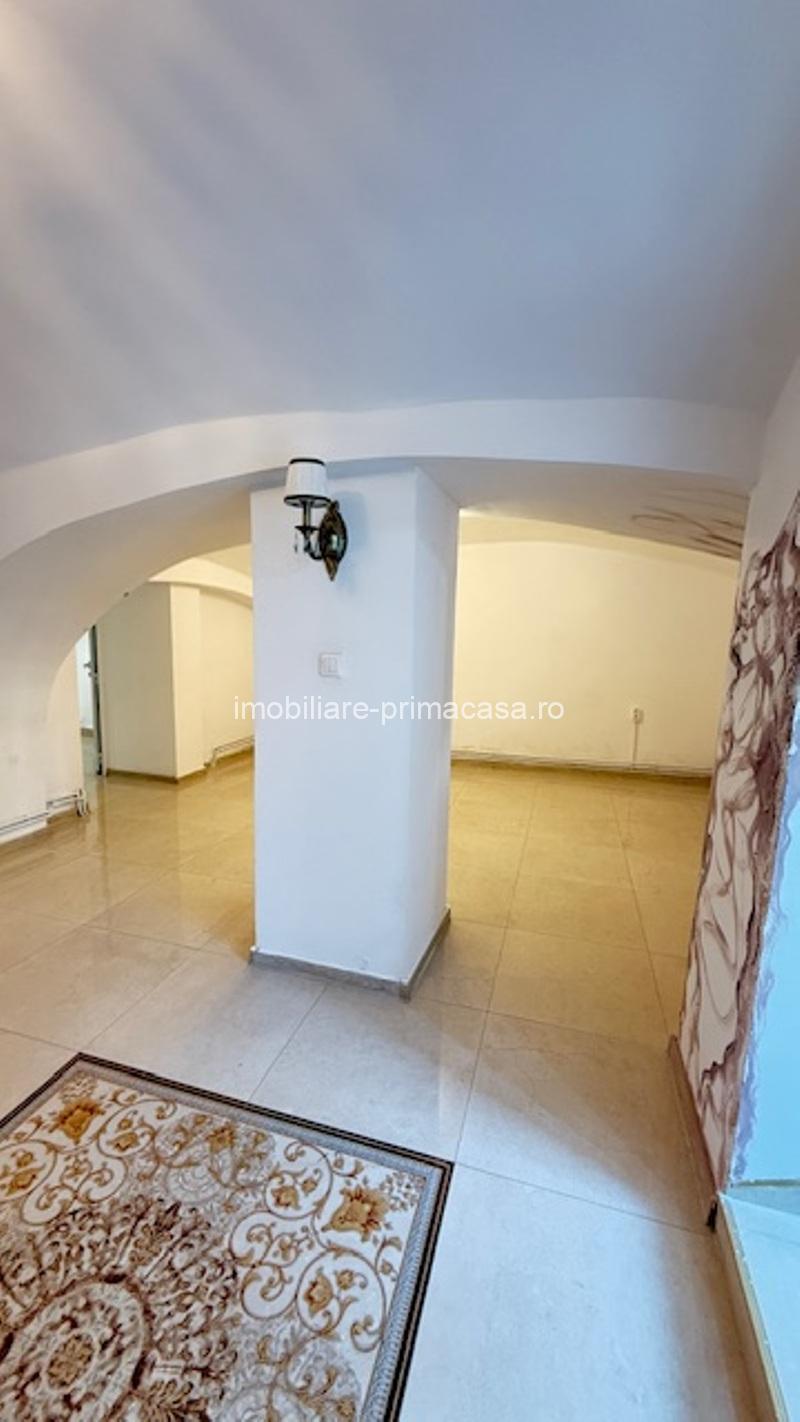 LUCACIU zona Catedralei spatiu de 70 mp finisat, grup sanitar! - imagine 3