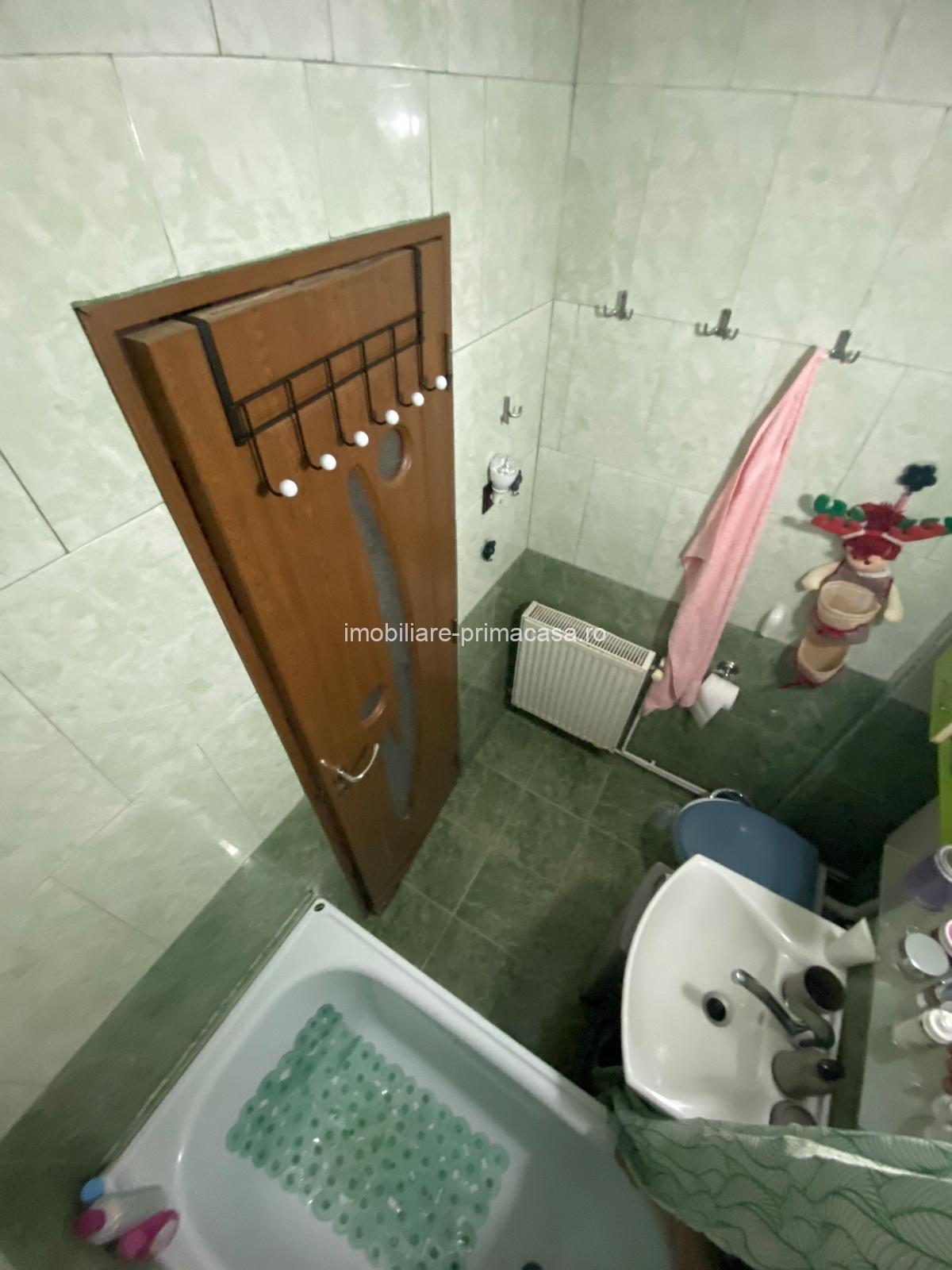 ENESCU , apartament cu 3 camere ,etaj 4 -acoperis! - imagine 3