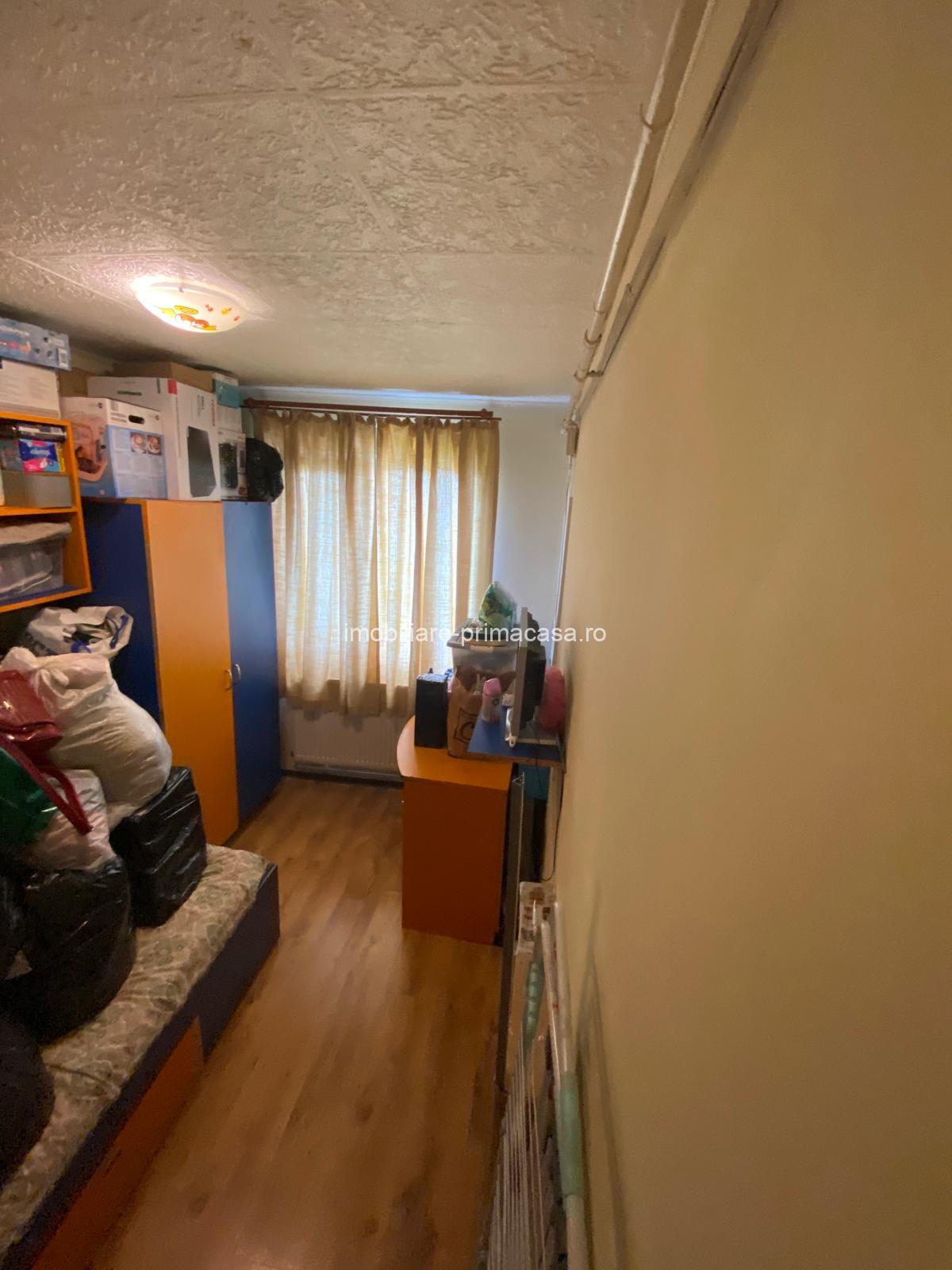 ENESCU , apartament cu 3 camere ,etaj 4 -acoperis! - imagine 2