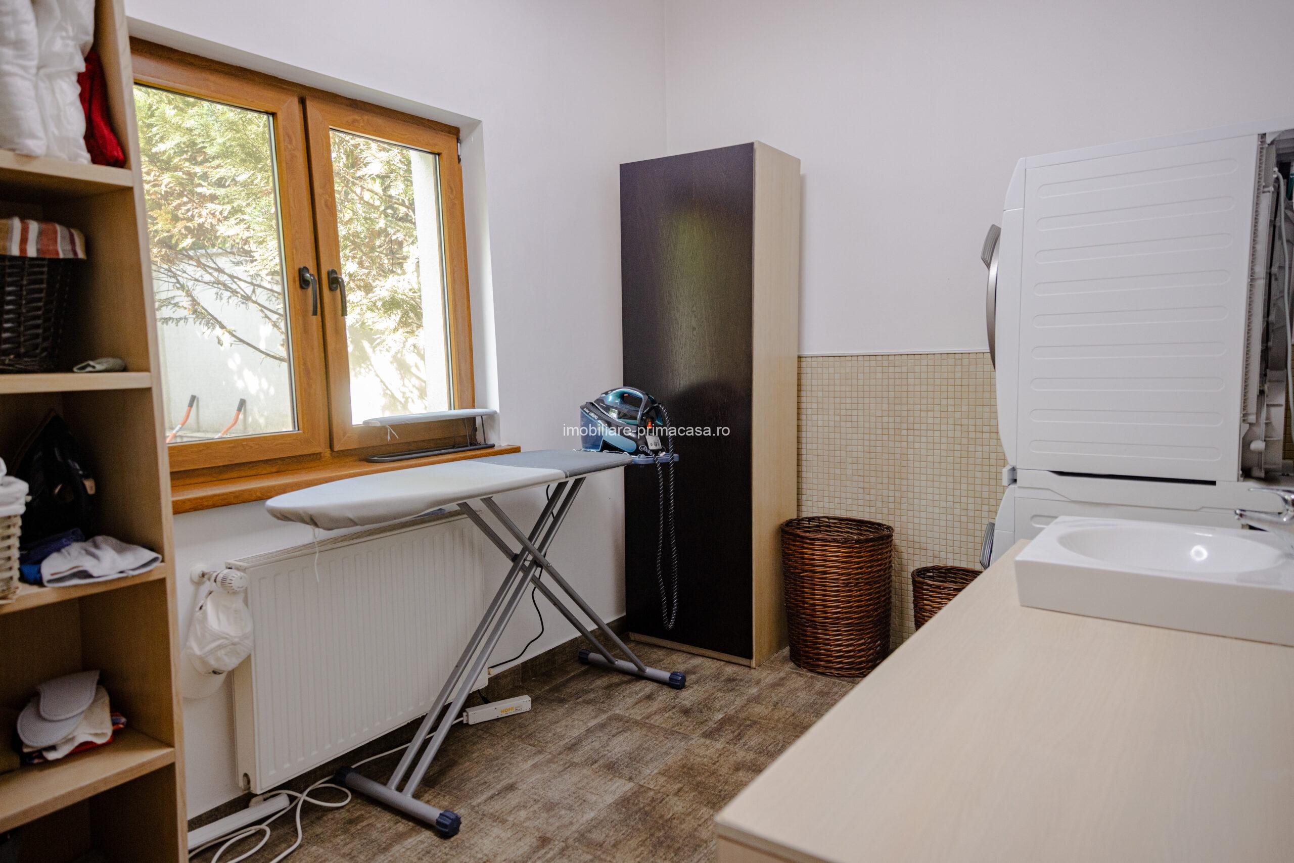 VILA DE LUX, zona Cartier Sasar , 450mp cu 10 ari teren! - imagine 4