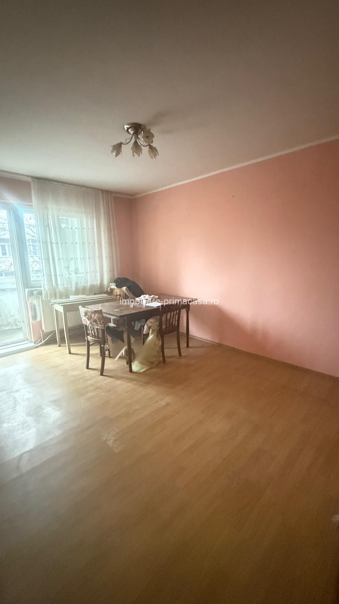 DECEBAL 2camere decomandate, clasic, etaj2!