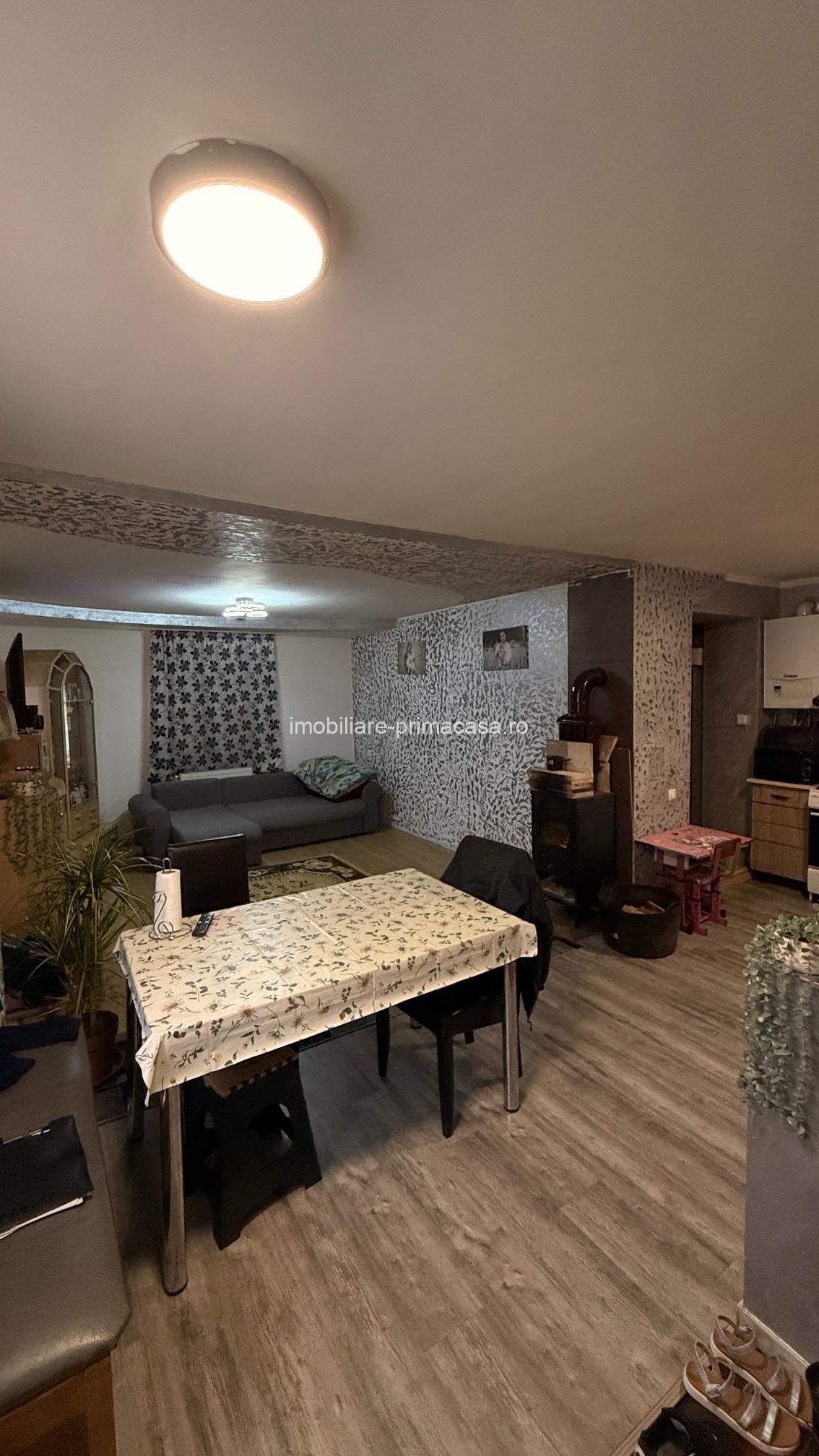 Casă de vânzare în sat Săsar, 113 mp, teren 651 mp, centrală Vaillant + sobă teracotă!