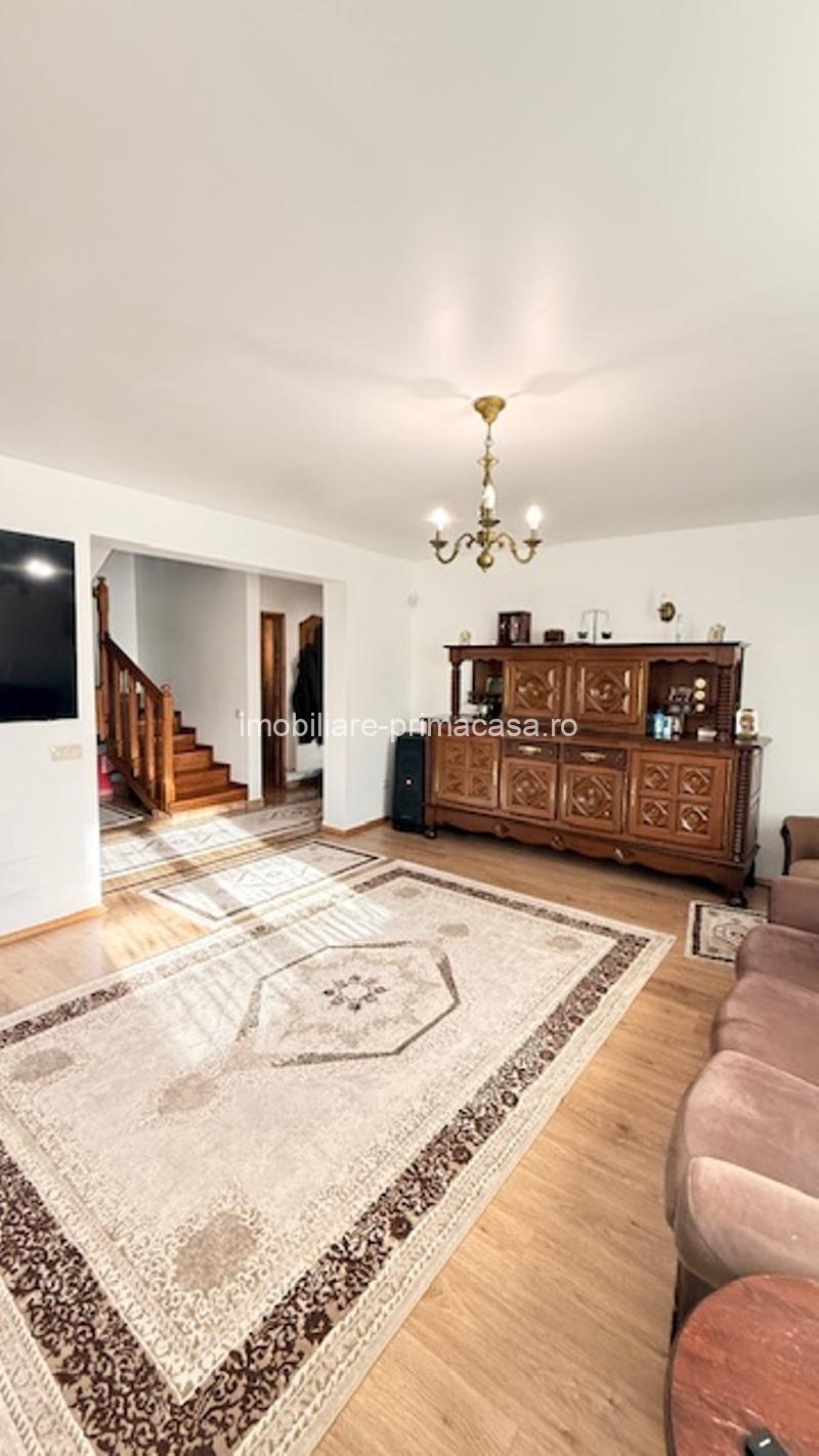 ZONA PRONTO- Casă P+E 200 mp, 2 garaje, teren 723mp! - imagine 2