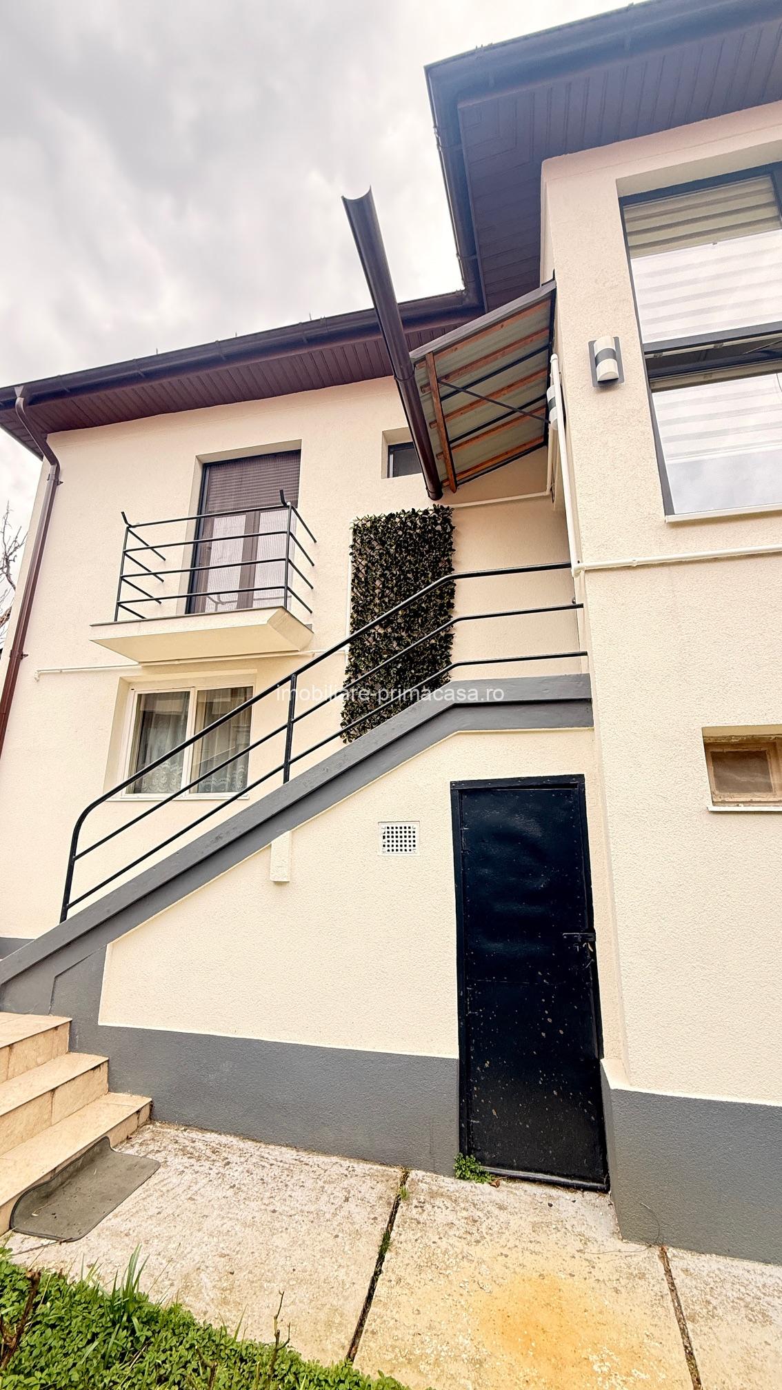 🏡Ultracentral – Zona Hollosi - Casă tip duplex de închiriat!