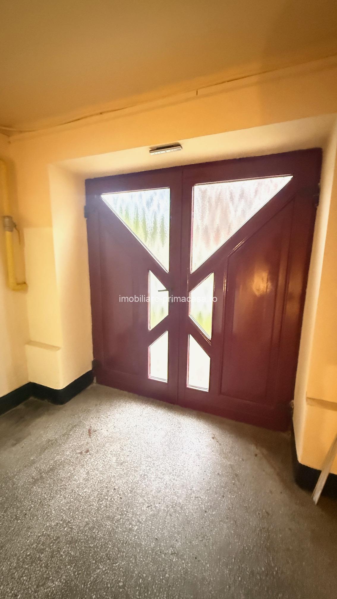 Zona Parcul Regina Maria! Apartament 3 camere la vilă, parter, beci si garaj, curte privata! - imagine 21