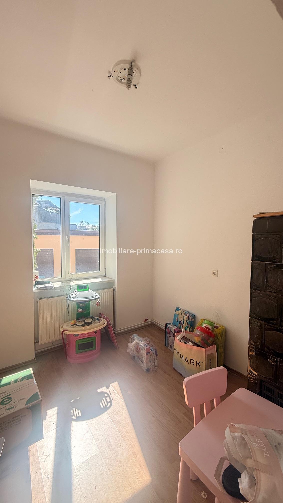 Zona Parcul Regina Maria! Apartament 3 camere la vilă, parter, beci si garaj, curte privata! - imagine 12