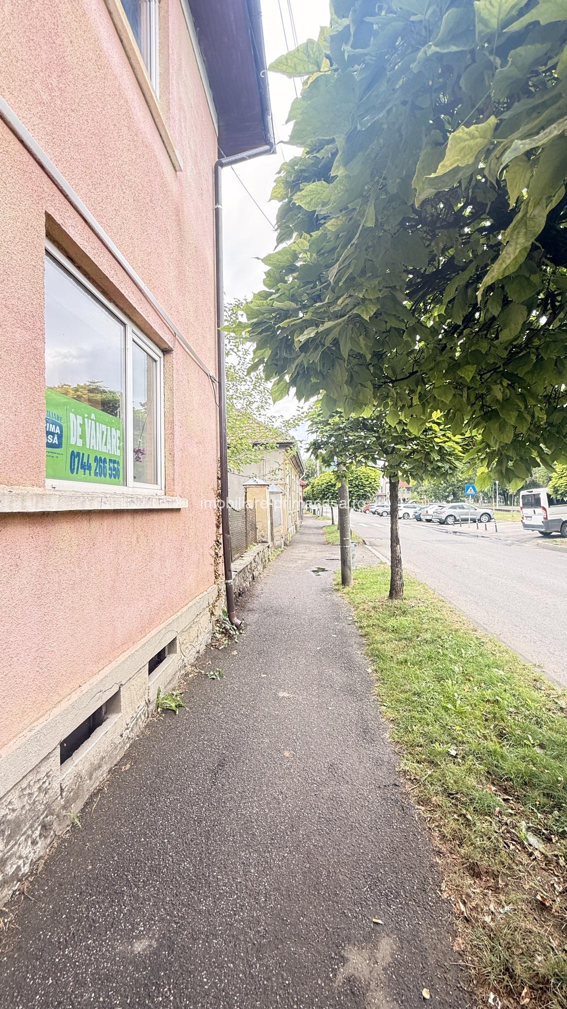 Zona Parcul Regina Maria! Apartament 3 camere la vilă, parter, beci si garaj, curte privata!