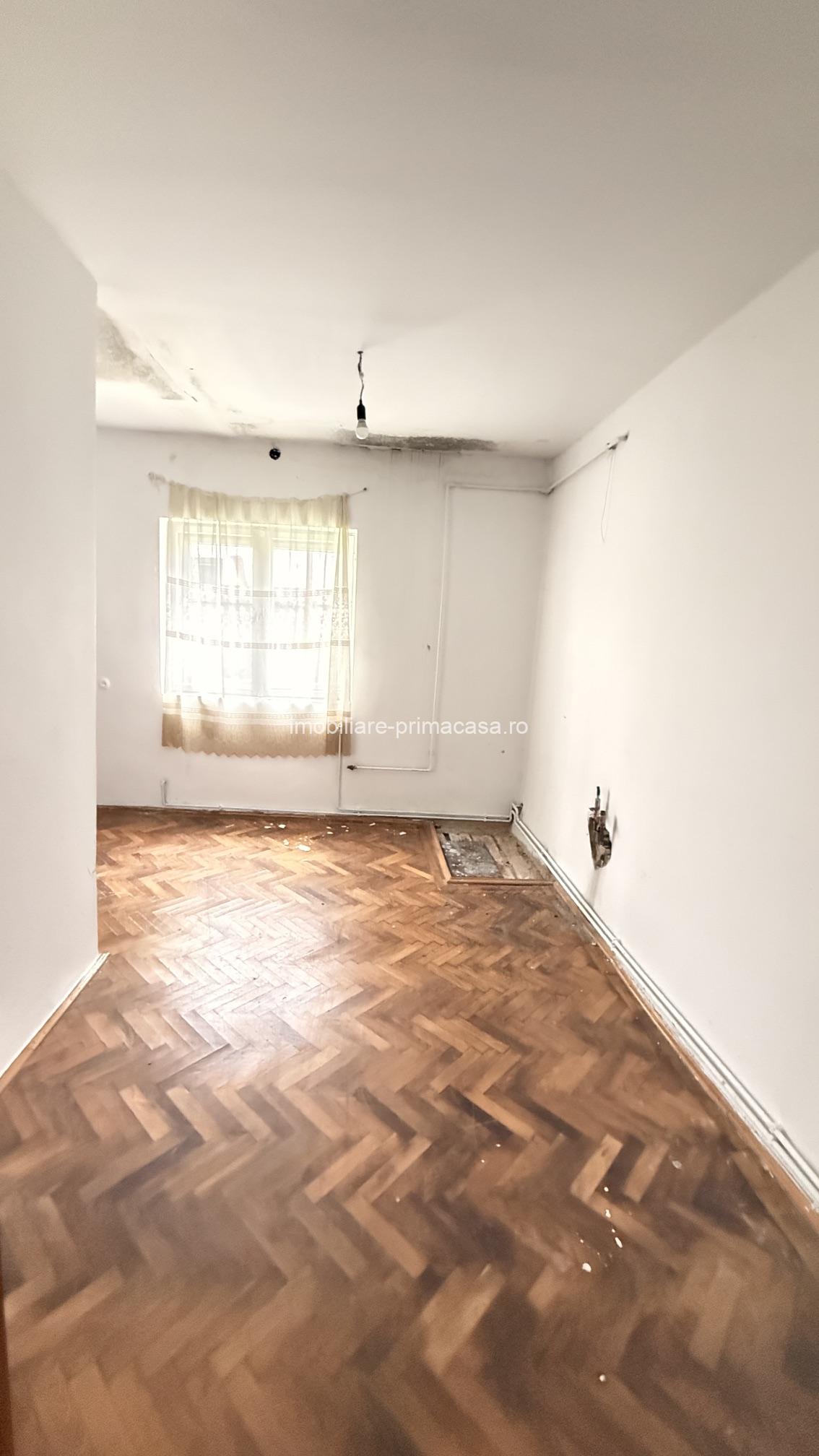 VICTORIEI Zona Fredy, casa pe 1 nivel , 4ari teren! - imagine 6