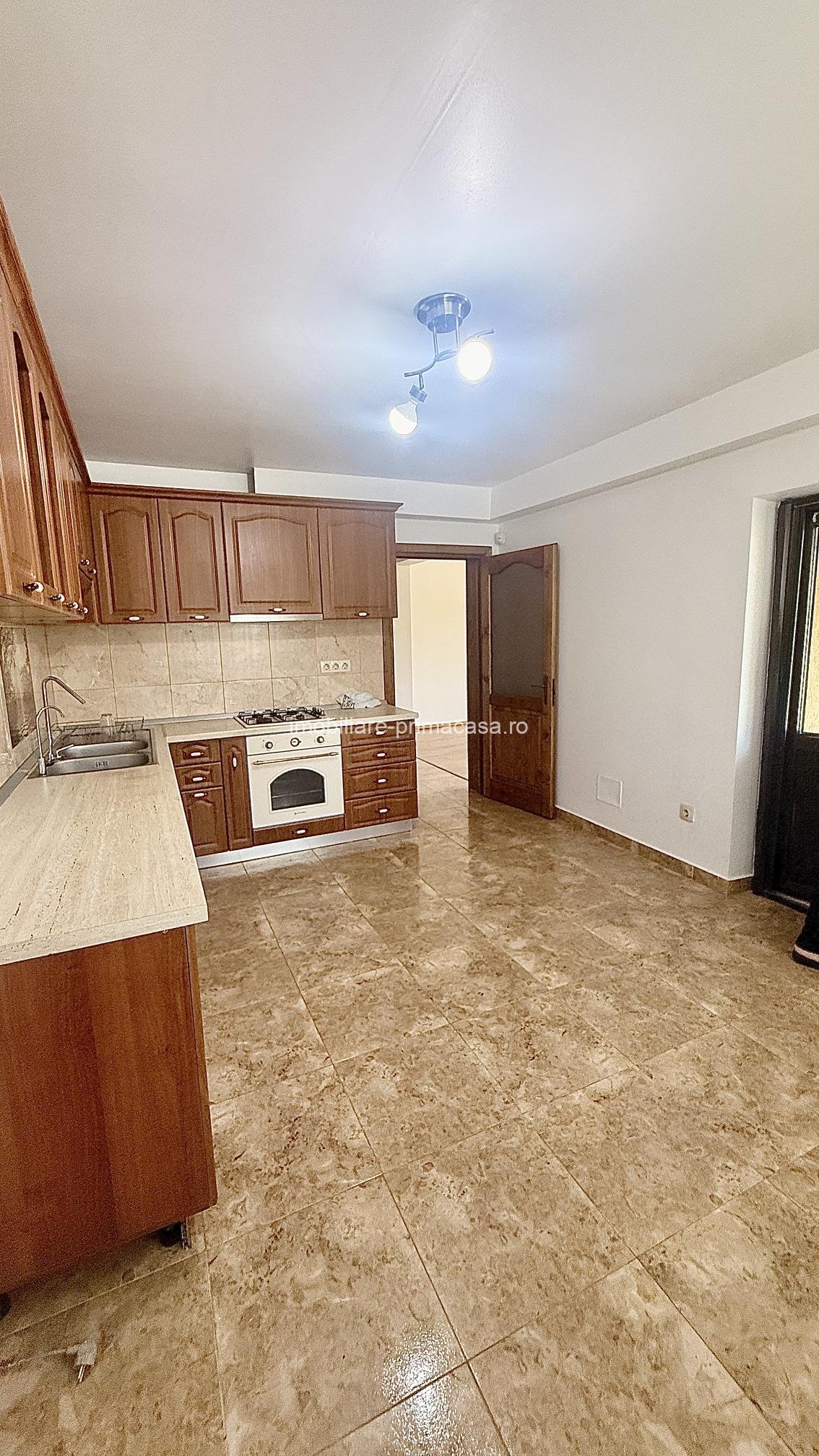 ZONA PRONTO- Casă P+E 200 mp, 2 garaje, teren 723mp! - imagine 3