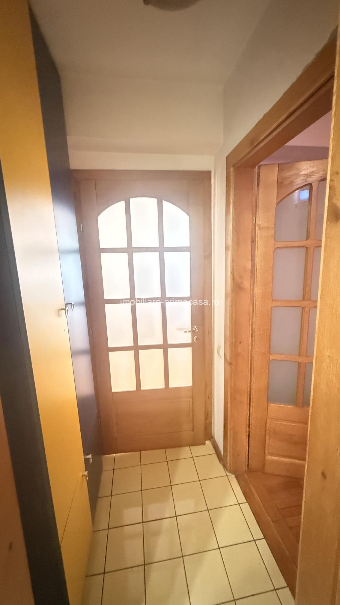 Apartament semidecomandat, Centru – Strada Revoluției, etaj 1, mobilat! - imagine 13